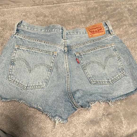 Levi’s !! - Picture 2 of 2